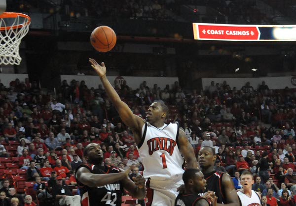 Wink Adams lays it up and over the Cincinnati defense ...