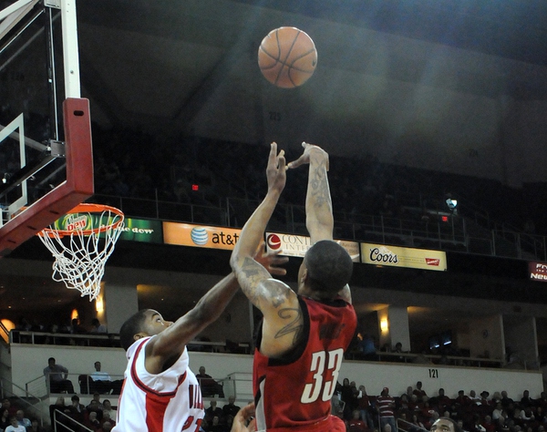 UNLV's Tre'von Willis goes up for a jump shot Wednesday ...