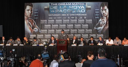 Boxer Oscar De La Hoya, center, speaks during a news conference at the MGM Grand on Wednesday, December 3, 2008. De La Hoya and Manny Pacquiao will meet in a 12-round welterweight fight at the MGM Grand Garden Arena on Saturday.