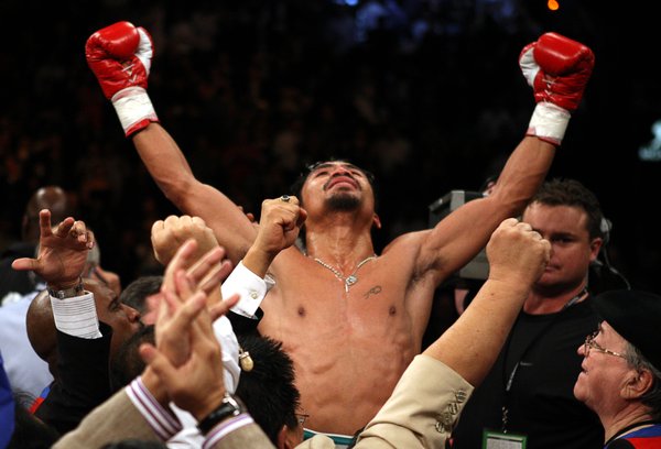Manny Pacquiao celebrates his victory over Oscar De La Hoya ...