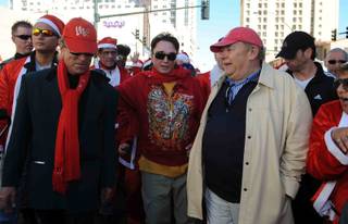 Siegfried & Roy are joined by Robin Leach at the Great Santa Run Saturday, Dec. 6, 2008,  in Las Vegas.