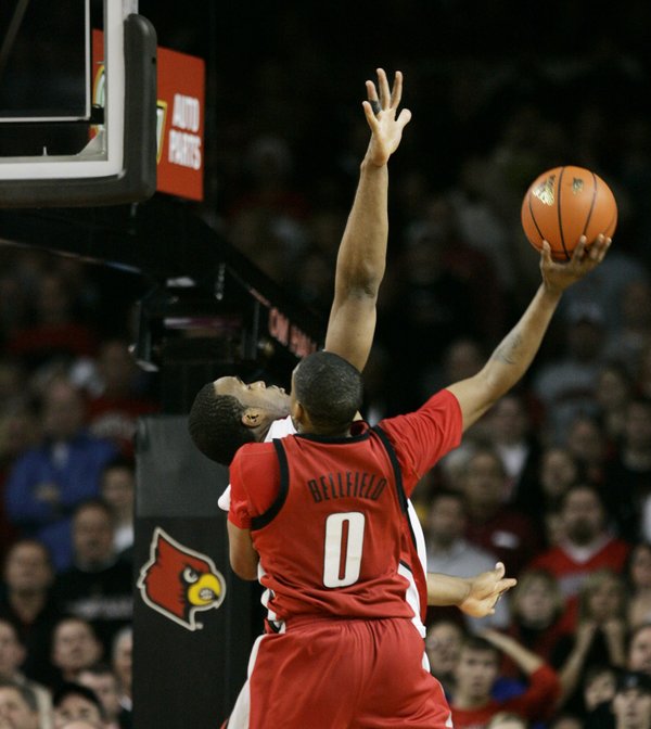 UNLV's Oscar Bellfield shoots over Louisville's Samardo Samuels for the ...