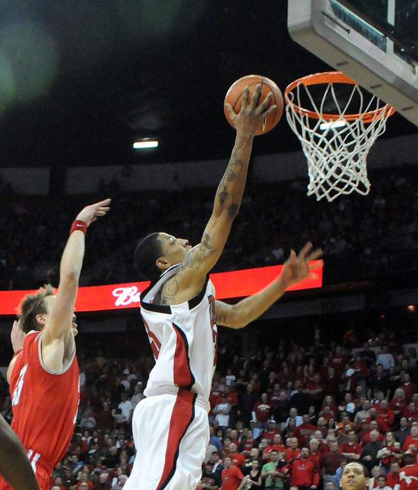 Tre'von Willis puts in a late layup Saturday at the ...
