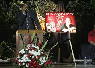 Former teammate Robert Smith wipes away a tear while speaking at a memorial for Glen 