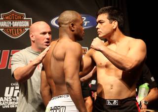 UFC light heavyweight champ Rashad Evans (left) faces Lyota Machida during the UFC 98 weigh-in Friday at the MGM Grand Garden Arena. Evans takes on Machida at UFC 98 on Saturday night.