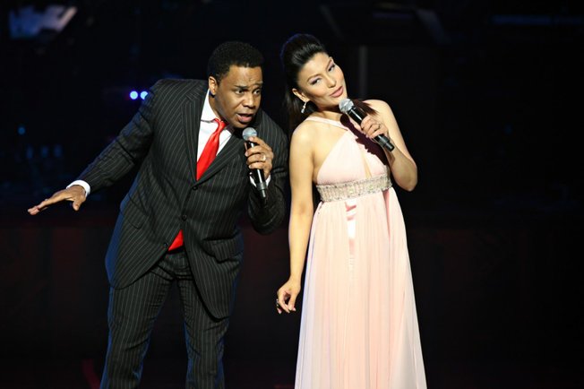 Earl Turner and Lani Misalucha perform in the Golden Rainbow's 23rd Annual "Ribbon of Life" show at the Las Vegas Hilton on Sunday.