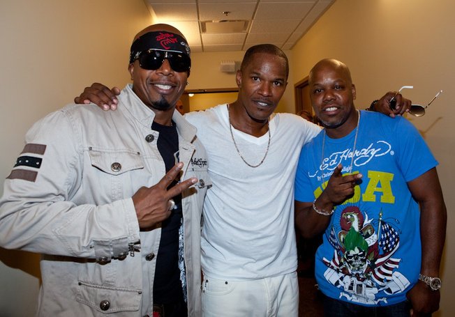 Jamie Foxx, center, poses for a photo backstage at The Joint at The Hard Rock Hotel & Casino in Las Vegas, Nevada  on July 4, 2009. 