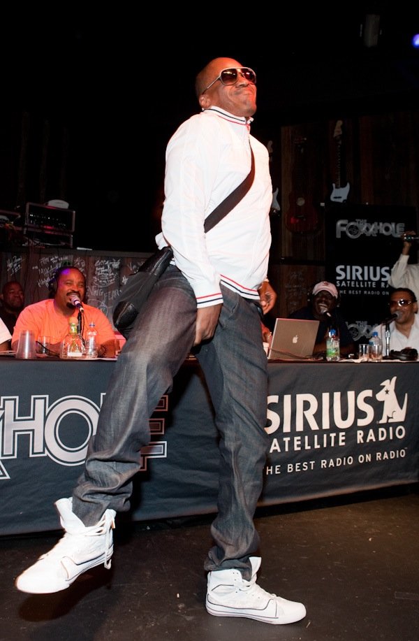 Jamie Foxx performs a Michael Jackson dance move Saturday, July 4, 2009, at the Joint at the Hard Rock in Las Vegas. 