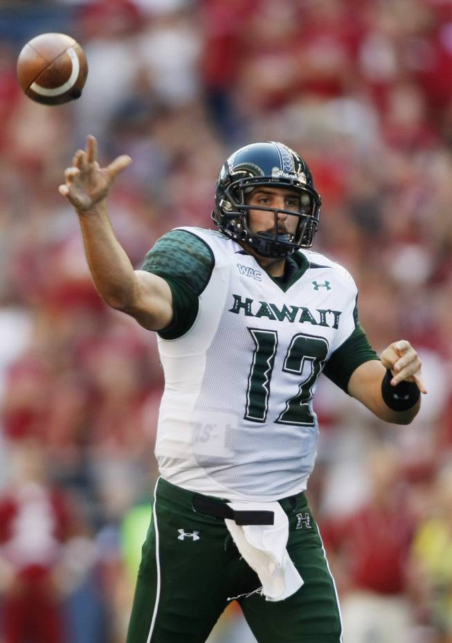 Hawaii quarterback Greg Alexander throws a touchdown pass to Greg Salas against Washington State during the first half of the Warriors' 38-20 victory on Saturday in Seattle.