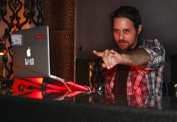 Rob Patterson performs at Prive inside Planet Hollywood.