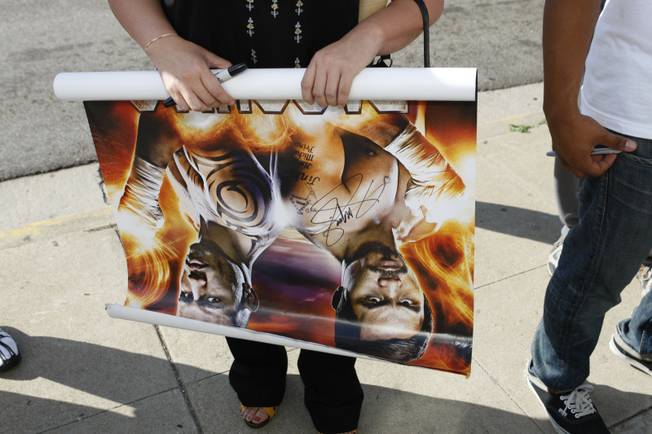 A boxing fan waits for WBO welterweight champion Miguel Cotto of Puerto Rico outside the Pound4Pound Gym in Los Angeles on Tuesday, Nov. 3, 2009. Cotto is scheduled to defend his title against Manny Pacquiao of the Philippines at the MGM Grand Garden Arena on Nov. 14. 