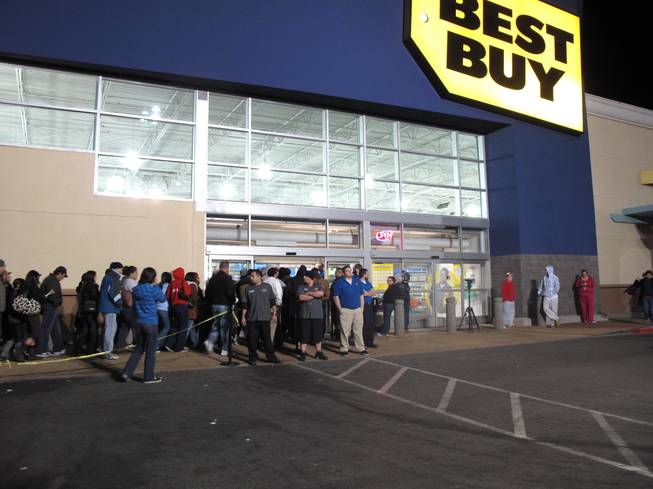 People wait in line to enter Best Buy, 611 Marks St., at 5 a.m. on Black Friday.