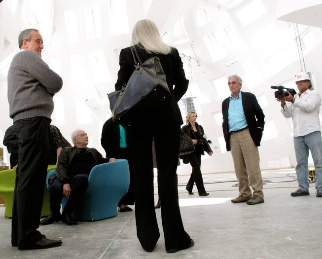 Renowned architect Frank Gehry takes a guided tour of the Cleveland Clinic Lou Ruvo Center for Brain Health, which he designed.