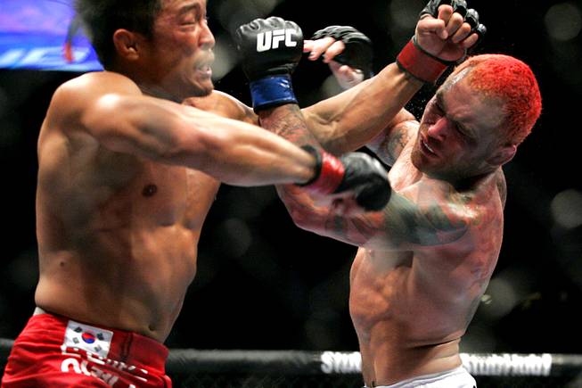 UFC 116 Leben v. Akiyama