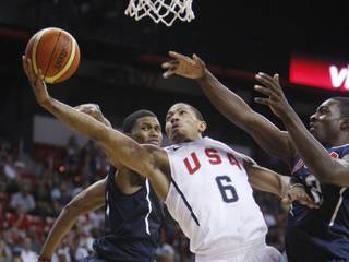 Derrick Rose shoots past Rudy Gay, left, and Jeff Green, right, during a USA Basketball men's national team exhibition game Saturday in Las Vegas.