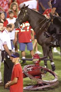 Rebels fans take a look at the dismantled Fremont Cannon at Sam Boyd Stadium in 2000 after a 38-7 UNLV victory. The cannon was dropped in a post-game celebration and has been inoperable since.