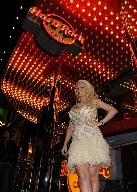 Holly Madison lights up the Hard Rock Cafe on The ...