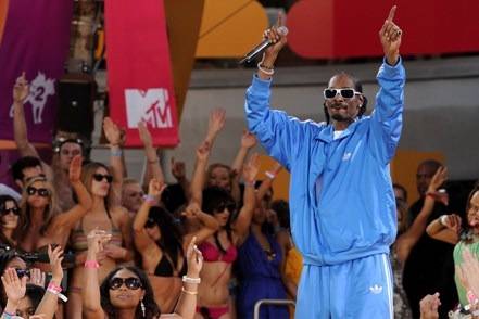 It's Snoop Dogg, saying, "High, everybody!"