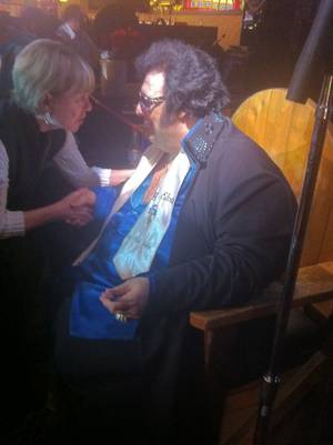 Pete "Big Elvis" Vallee chats up a fan at Bill's Gamblin' Hall & Saloon.