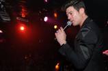 Robin Thicke Performs at the Bank