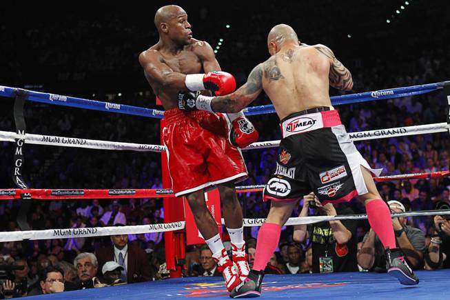 Mayweather takes title from Cotto