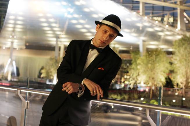 David DeCosta plays Frank Sinatra in "Sandy Hackett's Rat Pack" at the Las Vegas Hotel (LVH) and on tour across the U.S.