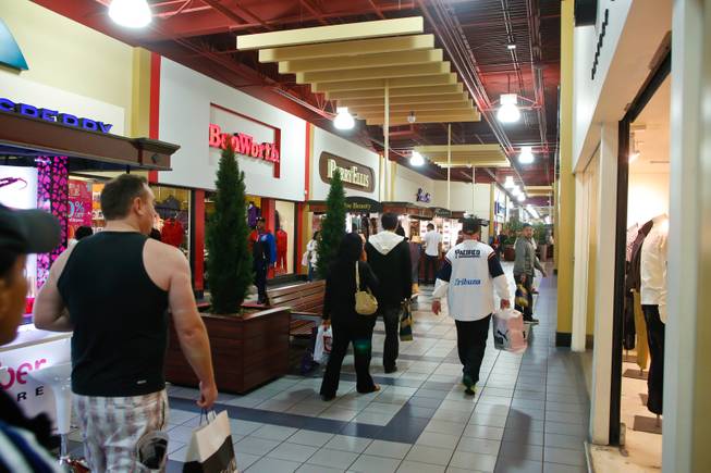 Shoppers roam the Las Vegas Premium Outlets on south Las Vegas Blvd. for Black Friday deals, Nov. 23, 2012.