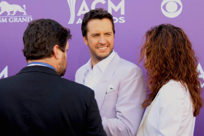 Luke Bryan hustles across the red carpet before the 48th annual ACM Awards show at MGM Grand Garden Arena.