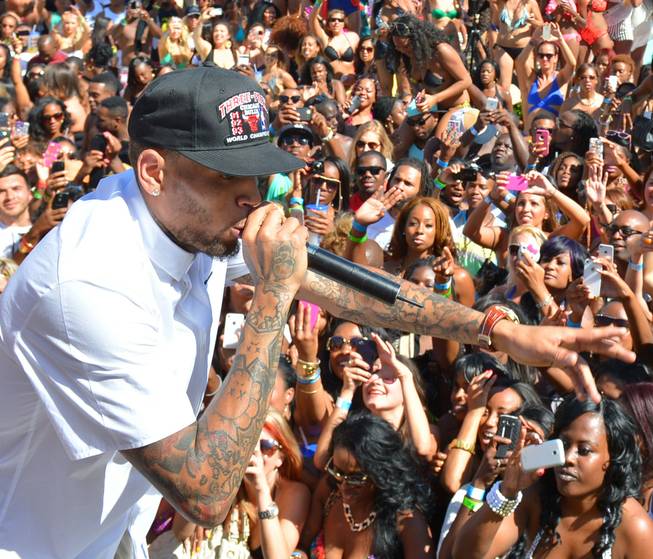 2013MDW: Chris Brown at Palms Pool