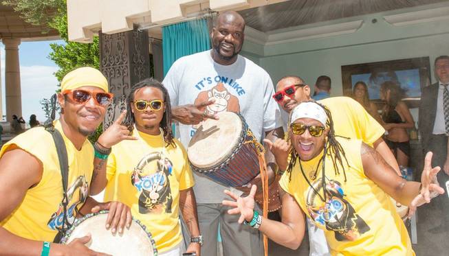 Shaquille O'Neal hosts at Azure Luxury Pool in the Palazzo ...