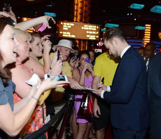 Justin Timberlake signs autographs for fans at the world premiere ...