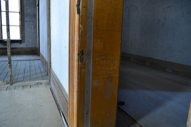 A door frame in the Belmont Courthouse links Charles Manson to the property in 1969. Historians cannot confirm that he visited the town, but Rose Walter told people the group was there.