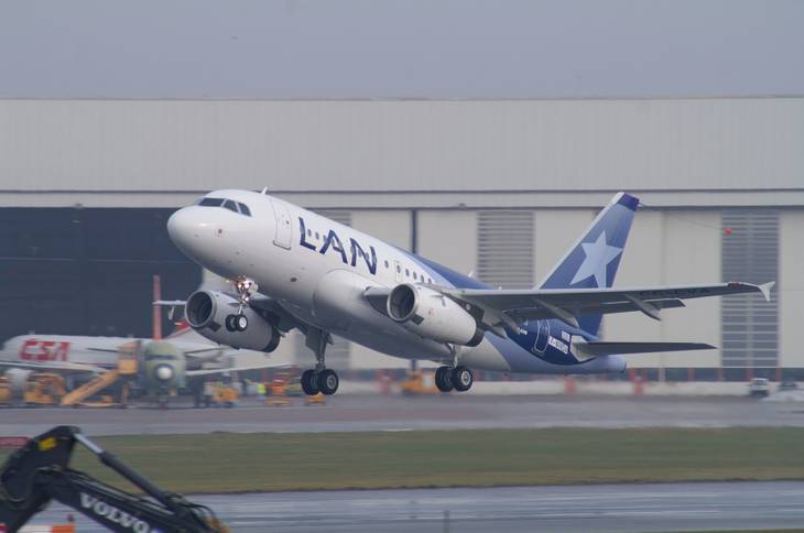 Two Pratt & Whitney PW6000 engines powered the inaugural flight of the first production A318 aircraft for LAN Airlines of Chile. 