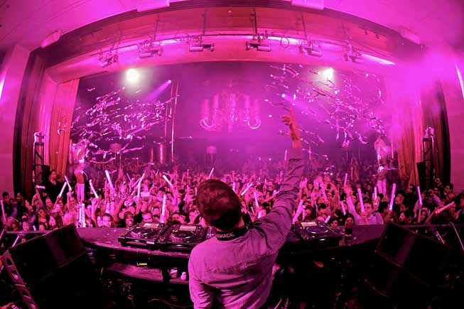 DJ Kaskade debuts at XS on Friday, Oct. 11, 2013, ...