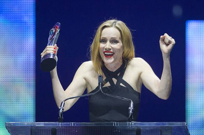 Comedy Star of the Year Leslie Mann gives an acceptance speech at the Big Screen Achievement Awards during CinemaCon, the official convention of the National Association of Theatre Owners, at Caesars Palace Thursday, March 27, 2014.