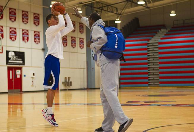 Darrian Traylor, recovering from a knee injury, shoots over Bryon Grimes during Las Vegas Knicks practice Wednesday, April 2, 2014, at Western High. 