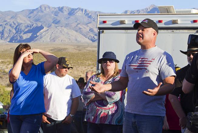 Peter Skreta, right, of Las Vegas, asks a question to State Assemblyman Cresent Hardy during a protest in support of the Bundy family near Bunkerville Thursday, April 10, 2014.