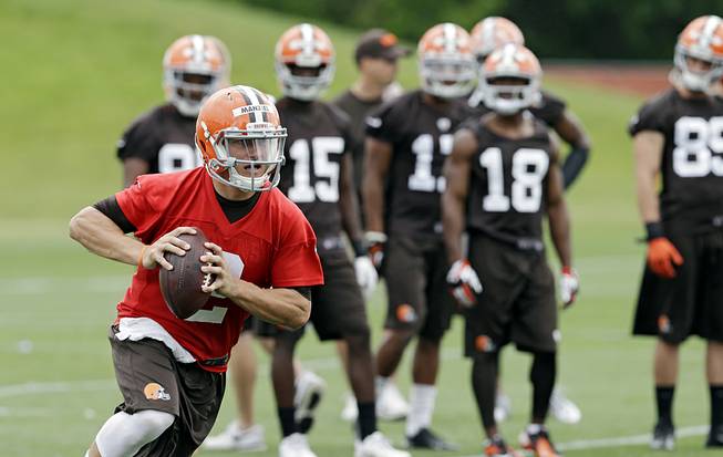 Cleveland Browns quarterback Johnny Manziel runs the ball during NFL mini camp at the team's facility in Berea, Ohio, on June 11, 2014. 