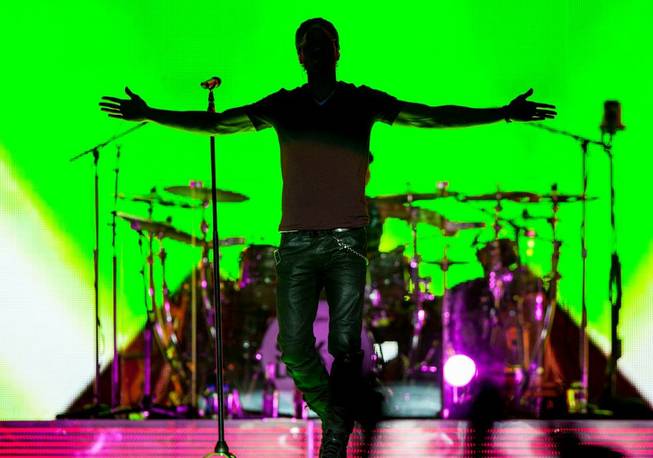 The Sex and Love World Tour of co-headliners Enrique Iglesias ...