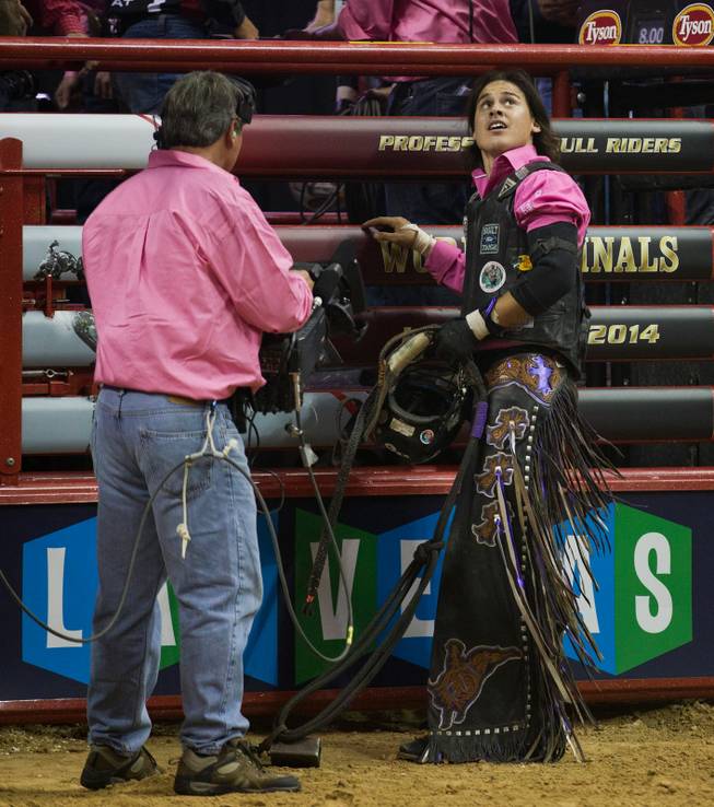 Stetson Lawrence looks to the monitor to ensure a successful ride atop Wicked during the PBR 2014 World Finals on Thursday, October 23, 2014. L.E. Baskow.