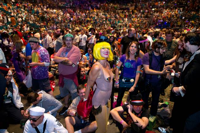 Many attendees in the sold-out crowd at Phish dressed in ...