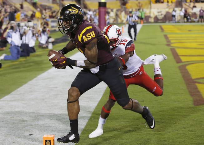 Arizona State's Jaelen Strong, left, makes a touchdown catch as Utah's Dominique Hatfield (15) defends in the first half of an NCAA college football game on Saturday, Nov. 1, 2014, in Tempe, Ariz. (Photo/Ross D. Franklin)