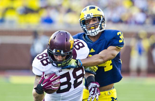 Minnesota tight end Maxx Williams (88) makes a one-handed catch while defended by Michigan defensive back Jeremy Clark (34) in the third quarter of an NCAA college football game in Ann Arbor, Mich., Saturday, Sept. 27, 2014. Minnesota won 30-14. (AP Photo/Tony Ding)