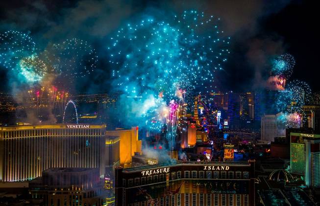 2014 NYE: Strip Fireworks