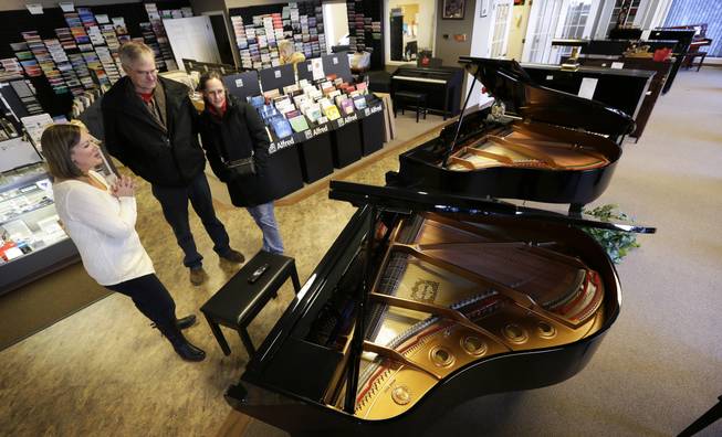 Piano stores dwindling 