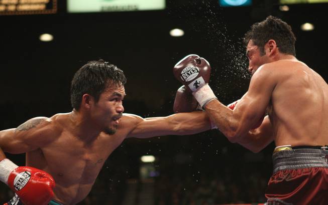Manny Pacquiao of Philippines (L) connects on Oscar De La Hoya of the U.S during a welterweight fight at the MGM Grand Garden Arena Saturday, December 6, 2008. STEVE MARCUS / LAS VEGAS SUN