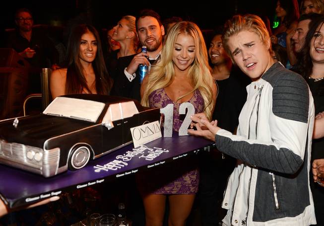Justin Bieber celebrates his belated 21st birthday at Omnia on ...