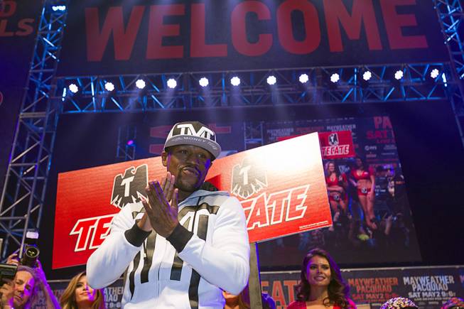 Mayweather Jr. Makes Arrival in Arena