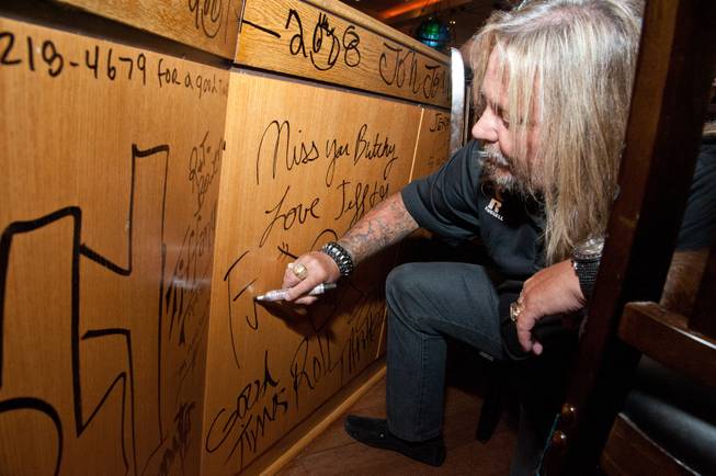 Vince Neil attends the last hurrah at Center Bar on ...