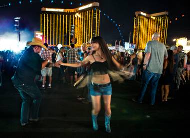 Country fans crowded the Las Vegas Village for sets from mainstream stars.